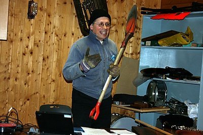 Vegard Hagerups forestilling med spade! Foto: Marit Mjen