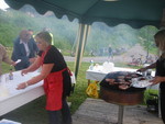 Heidi Ebbesen ved grillen.