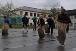 Maren Lfshus og Aida Rnning konkurrerer i sekkelp og finstas.