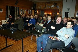 Fullsatt i Korpshuset p� Folkem�tet 6. mars. Foto: Marit Mj�en